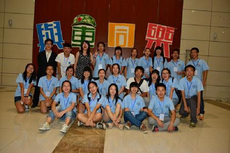 晚会的工作人员-学生会的学长学姐们