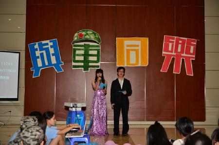 “与军同乐”军训晚会现场