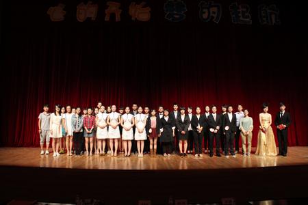“新生杯”演讲赛合影留念 “新生杯”演讲赛合影留念