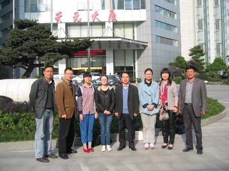 与实习生合影 与实习生合影