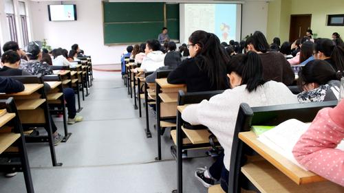 钟书记在讲解