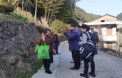 实地调研村民