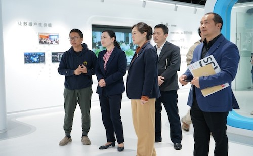 参观袋鼠云展厅