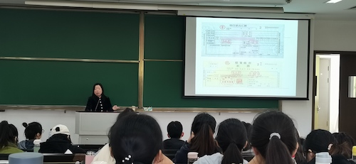 项洁雯